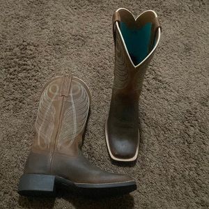 5.5 Ariat boots